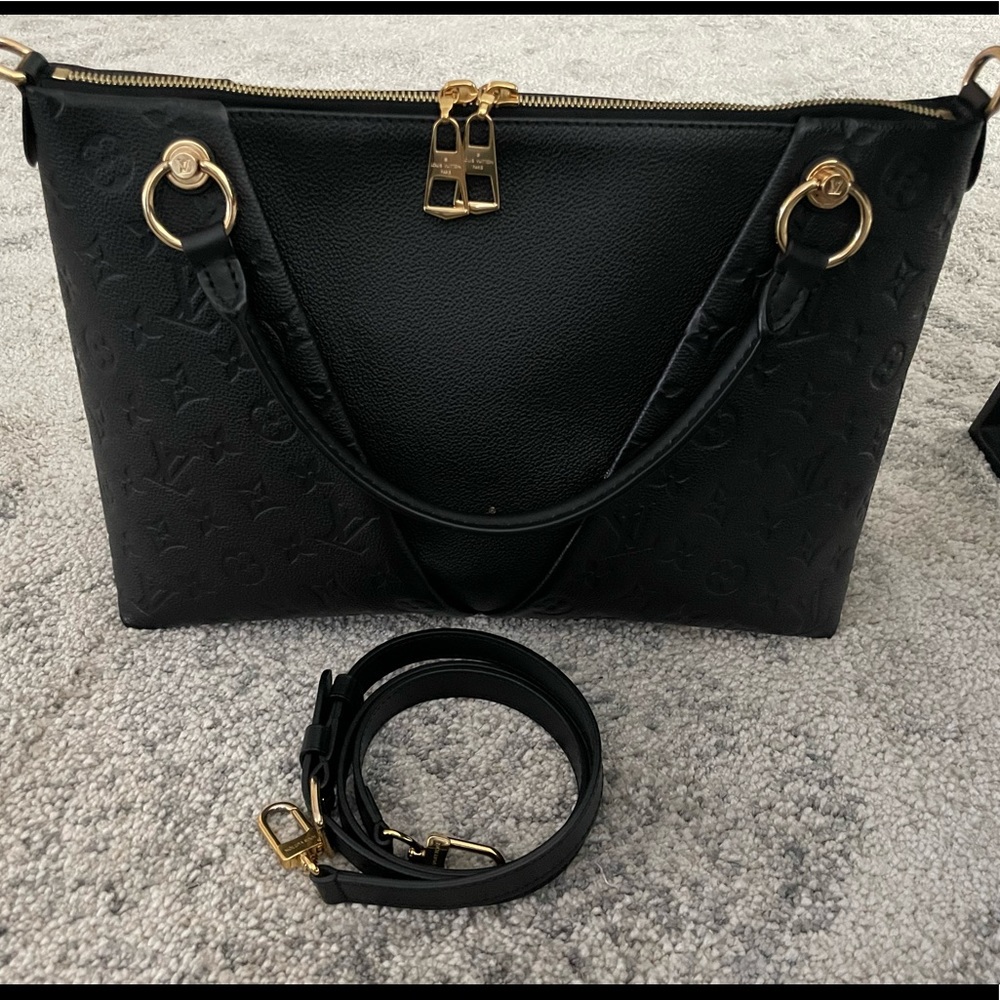 Louis Vuitton V tote MM - Picture 2 of 14